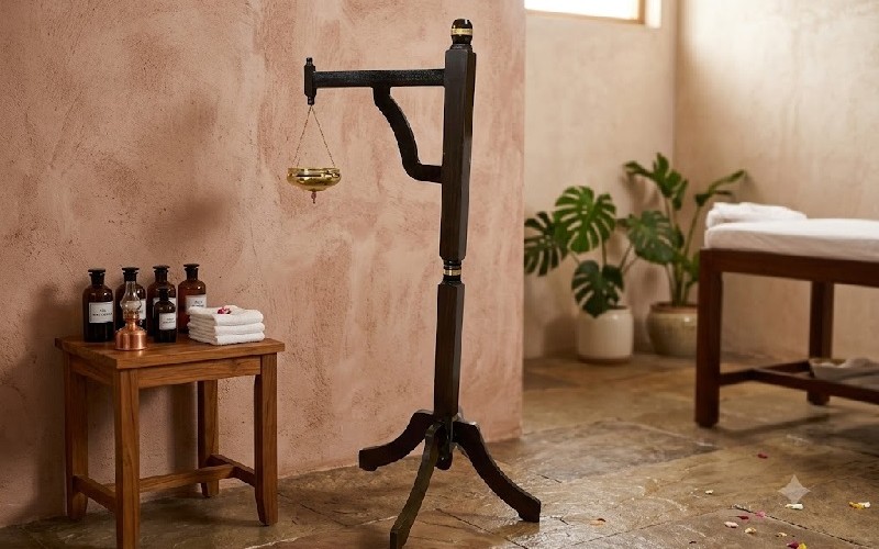 Wooden Shirodhara Stand With Brass Pot
